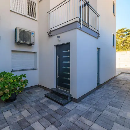 Faszinierendes Mit Grillbereich, Meerblick, Parkplatz, Waschmaschine Crikvenica