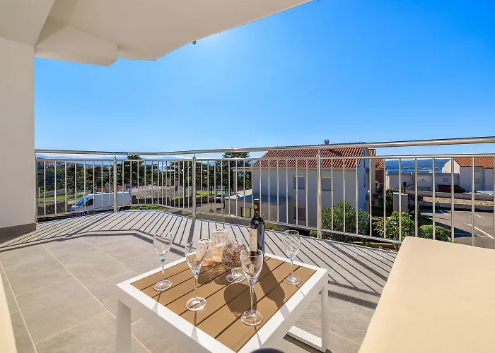 Faszinierendes Mit Grillbereich, Meerblick, Parkplatz, Waschmaschine Crikvenica