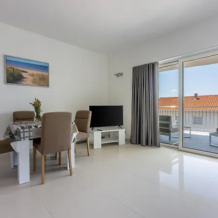 Faszinierendes Mit Grillbereich, Meerblick, Parkplatz, Waschmaschine Crikvenica